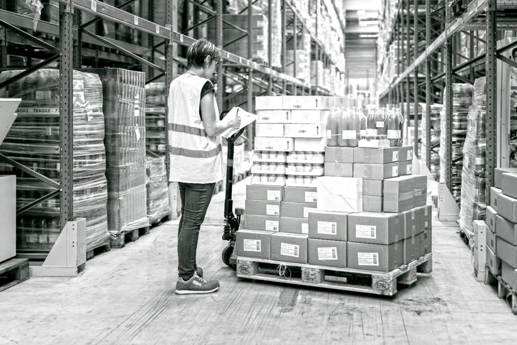 Préparation colis logistique contractuelle